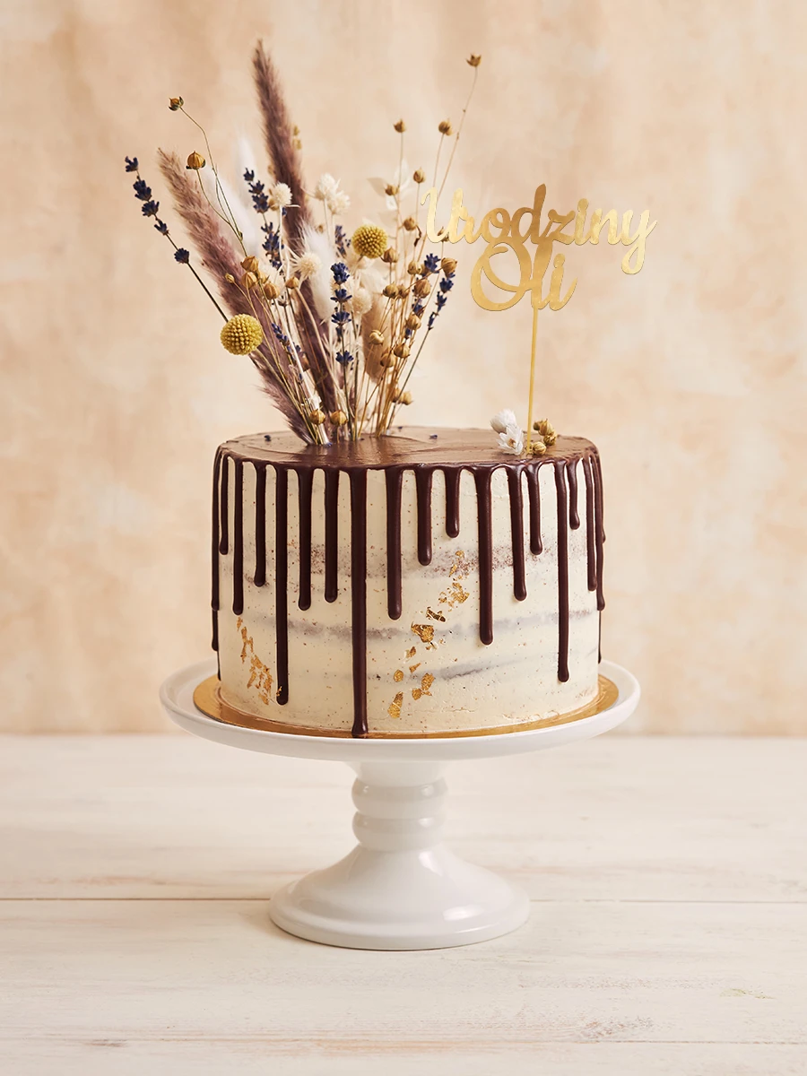 Złota dekoracja na tort urodzinowy napis