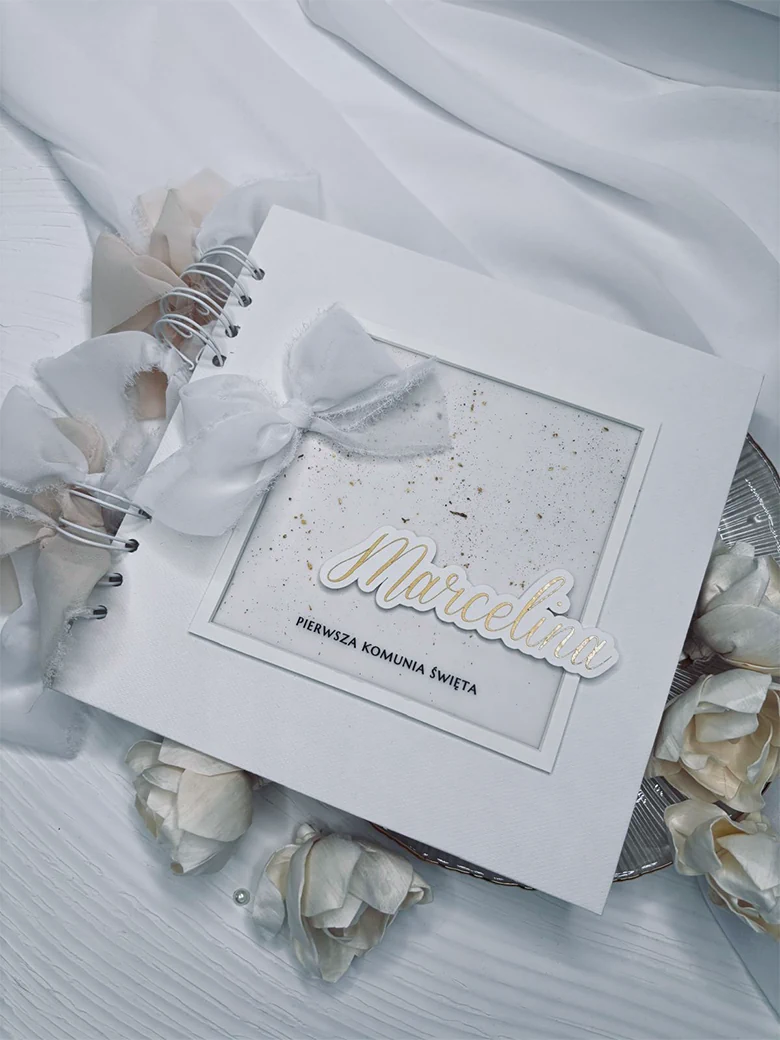 Album komunijny na zdjęcia z rwaną wstążką zdjęcie 1